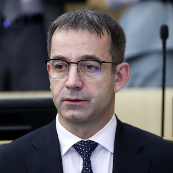 «Кумовство, отсутствие контроля, произвол прокатных организаций». Актёр и депутат Госдумы Дмитрий Певцов рассказал АН «Между строк» о трёх главных проблемах современного российского кино 