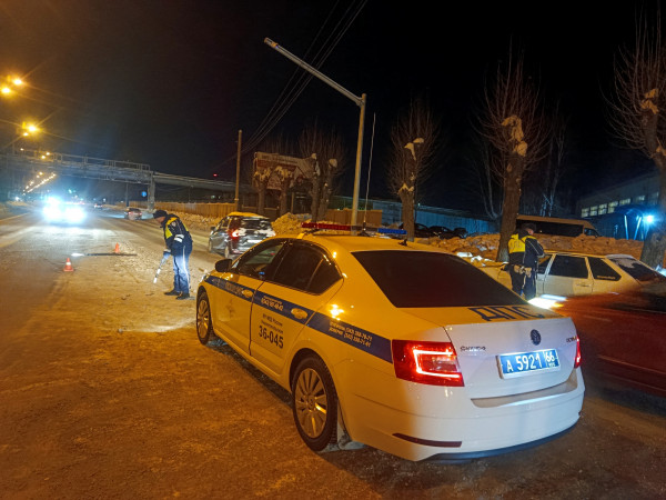 В Нижнем Тагиле в результате столкновения двух автомобилей полуторагодовалый ребёнок вылетел из окна машины на проезжую часть