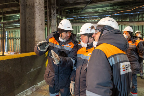 Первый замгубернатора Свердловской области Алексей Шмыков посетил ЕВРАЗ НТМК Первый замгубернатора Свердловской области Алексей Шмыков посетил ЕВРАЗ НТМК