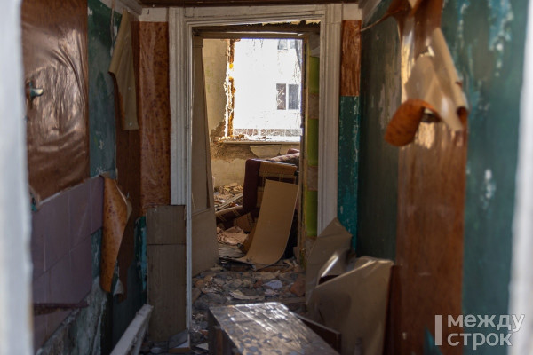 В селе под Нижним Тагилом сократили срок расселения жителей аварийного дома после иска от прокуратуры