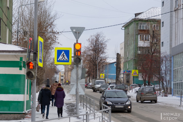 Администрацию Нижнего Тагила оштрафовали на 100 тысяч рублей за отсутствие дорожных знаков. Чиновники пытались оправдаться, что нет денег
