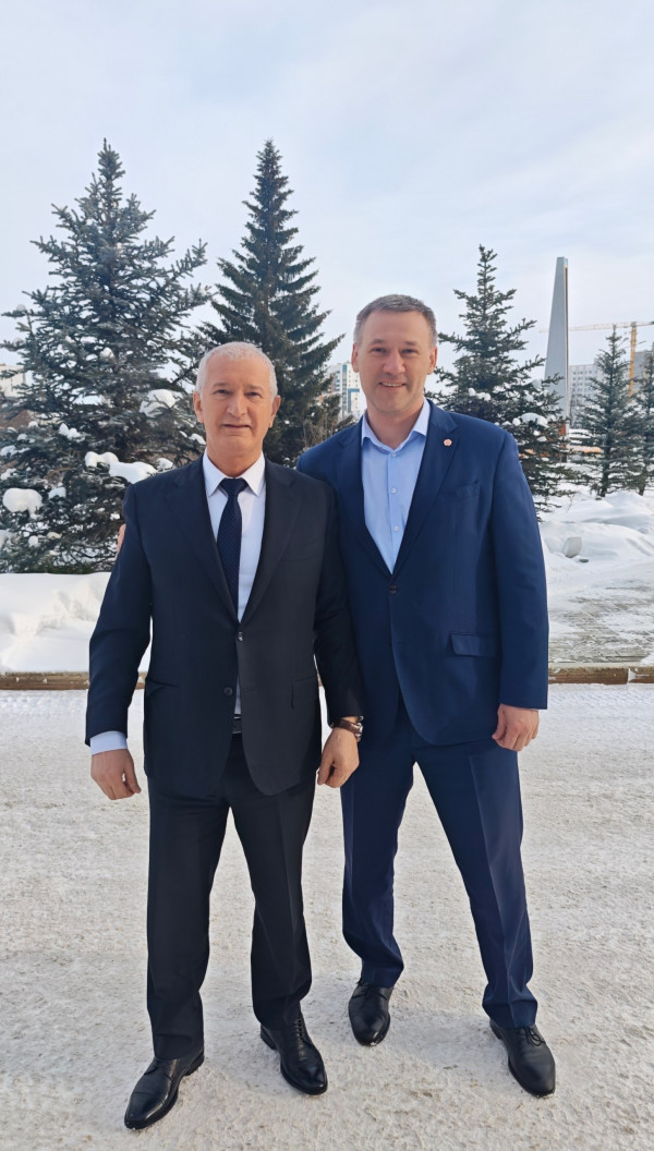 Потенциальный кандидат в Госдуму от Нижнего Тагила опубликовал фото с полковником Абдулкадыровым