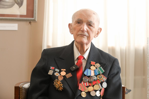 Отметивший 100-летний юбилей легендарный тагильский музейщик Иван Семёнов работает над своей новой книгой