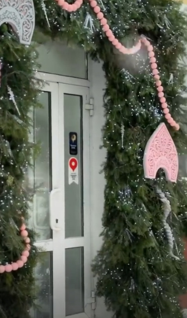 Ограбление по-древнерусски. В Нижнем Тагиле мужчина украл у салона красоты полдюжины кокошников