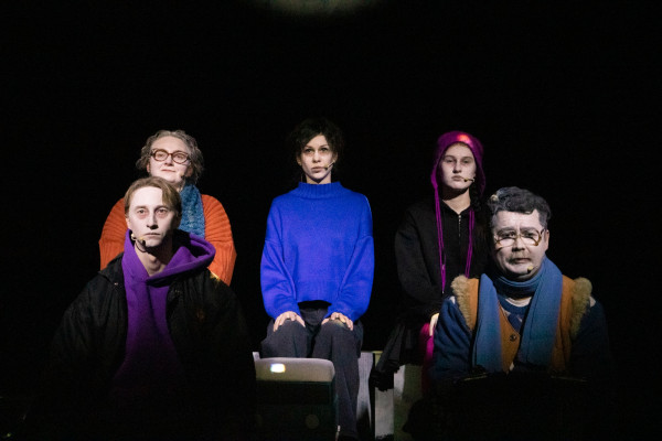 Приподняться над рутиной повседневности. В Нижнем Тагиле в Новом Молодёжном театре состоялась премьера спектакля «Вроде легче»