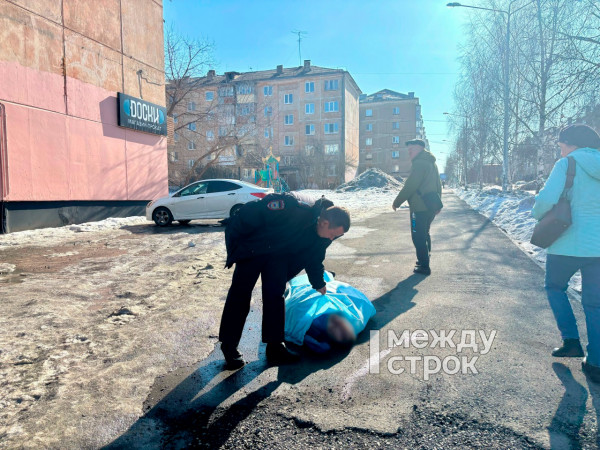 В Нижнем Тагиле мужчина умер посреди улицы в центре города