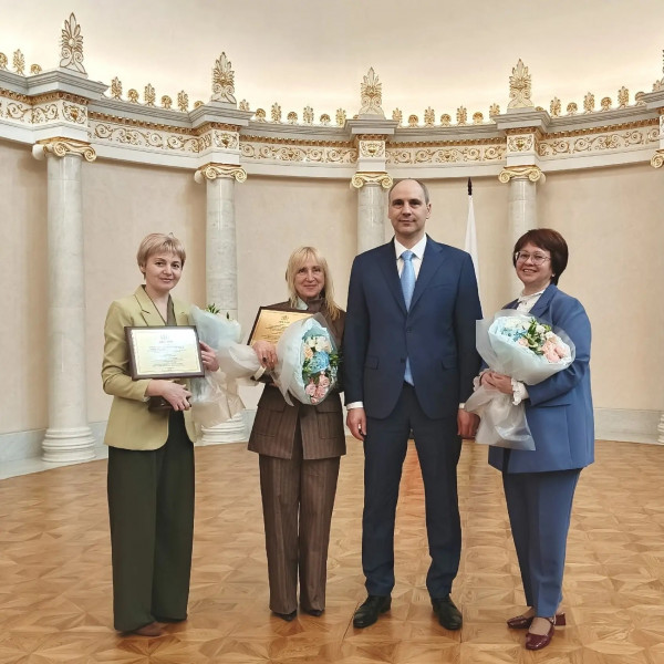 Директор музея-заповедника Эльвира Меркушева, оштрафованная ранее за несанкционированные земляные работы на Старом Демидовском заводе, получила премию губернатора «за сохранение индустриального наследия» Директор музея-заповедника Эльвира Меркушева, оштрафованная ранее за несанкционированные земляные работы на Старом Демидовском заводе, получила премию губернатора «за сохранение индустриального наследия»