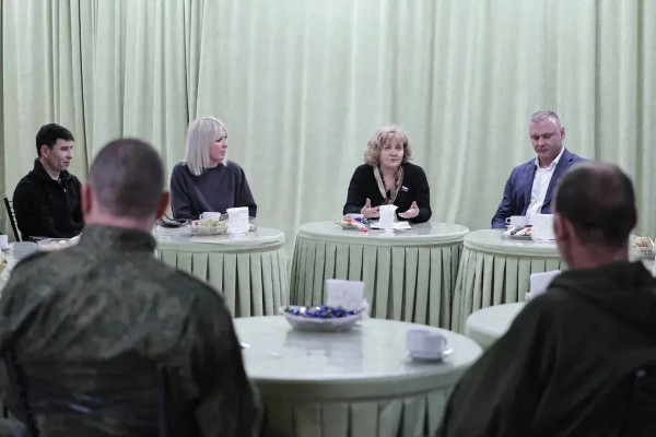 Ветераны СВО предложили спикеру ЗакСО Людмиле Бабушкиной принять участие в предстоящих выборах депутатов областного парламента Ветераны СВО предложили спикеру ЗакСО Людмиле Бабушкиной принять участие в предстоящих выборах депутатов областного парламента