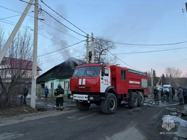 В Нижнем Тагиле сгорел частный дом на Вагонке В Нижнем Тагиле сгорел частный дом на Вагонке