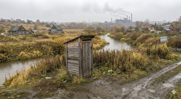 В Нижнем Тагиле владелец частного дома сливал отходы жизнедеятельности в почву возле реки В Нижнем Тагиле владелец частного дома сливал отходы жизнедеятельности в почву возле реки