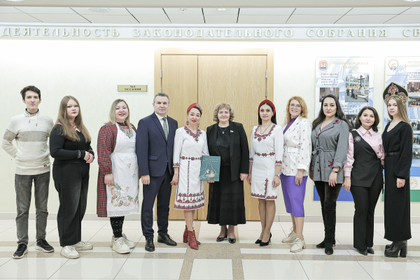 Спикер Заксобрания Свердловской области Людмила Бабушкина поддержала идеи сохранения и развития культурного и языкового наследия финно-угорских народов   