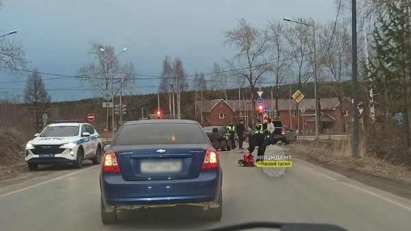 В Нижнем Тагиле юноша на квадроцикле столкнулся с девушкой на иномарке