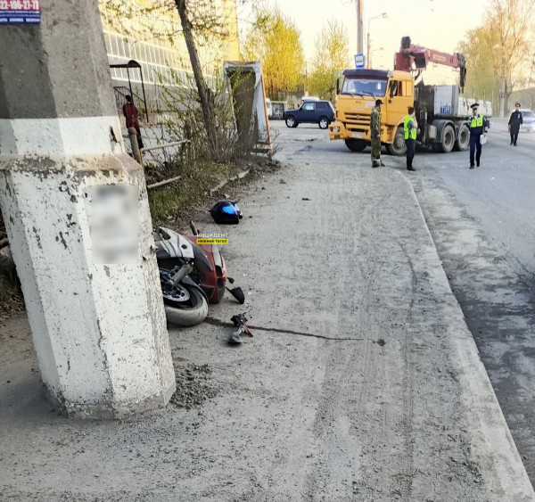 В Нижнем Тагиле на Тагилстрое произошло ДТП с участием мотоцикла