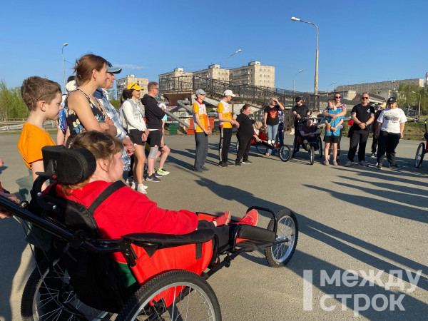 В рамках подготовки к забегу «Дай пять!» в Нижнем Тагиле провели уличную тренировку для подопечных фонда «Живи, малыш»