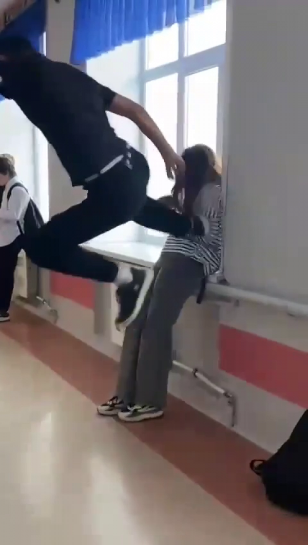 Школьника из Нижних Серёг, который ударил ногой одноклассницу, отправили в воспитательную колонию