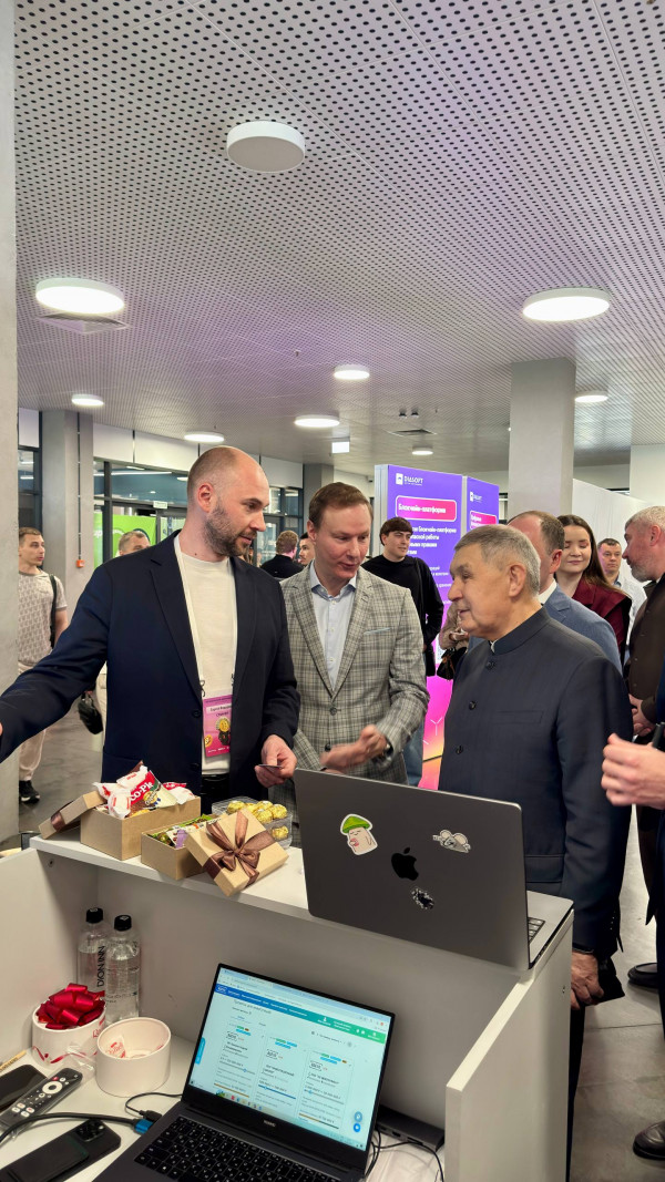 Уральская IT-компания «ВДело.Дев» представила свои наработки в сфере управления цифровыми финансовыми активами на VIII Казанском форуме «Закон и порядок». Их стенд посетил президент Академии наук республики Татарстан Уральская IT-компания «ВДело.Дев» представила свои наработки в сфере управления цифровыми финансовыми активами на VIII Казанском форуме «Закон и порядок». Их стенд посетил президент Академии наук республики Татарстан