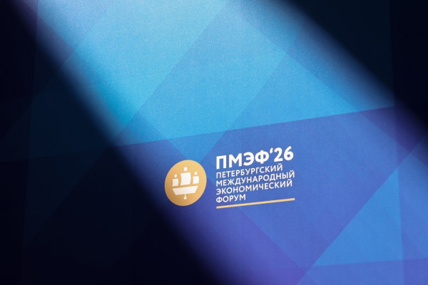 Греф и депутат Макаров на ПМЭФе «зарубились за живопырок»