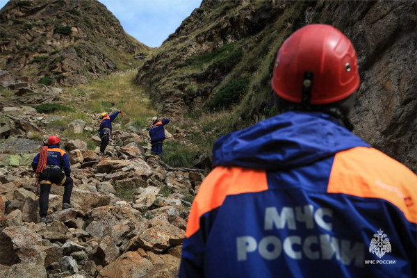 Очевидцы рассказали, что произошло с тагильчанкой, сорвавшейся с обрыва в Приэльбрусье Очевидцы рассказали, что произошло с тагильчанкой, сорвавшейся с обрыва в Приэльбрусье