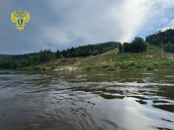На реке Чусовой лодка врезалась в камень и перевернулась, один из пассажиров судна пропал На реке Чусовой лодка врезалась в камень и перевернулась, один из пассажиров судна пропал