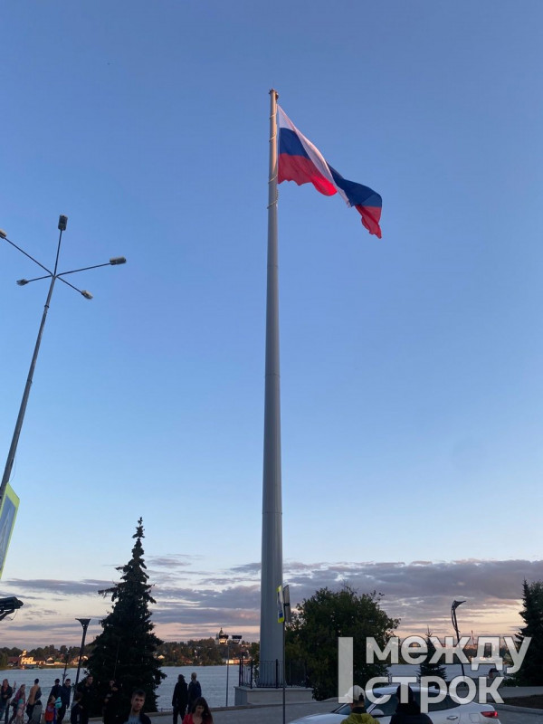 Прокуратура потребовала признать недействительным контракт на установку скандально известного флагштока в Нижнем Тагиле и вернуть в бюджет почти 25 млн рублей