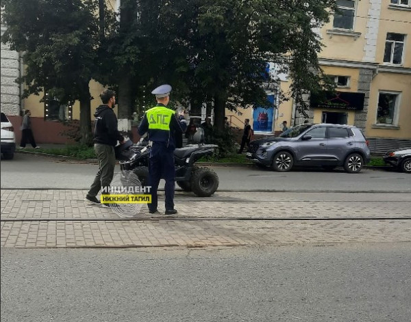 В Нижнем Тагиле водитель скрылся с места аварии после столкновения с квадроциклом В Нижнем Тагиле водитель скрылся с места аварии после столкновения с квадроциклом