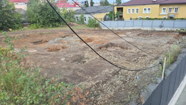 Жители Нижнего Тагила требуют прекратить строительные работы на объекте культурного наследия рядом с домом Герминых улице Ленина 