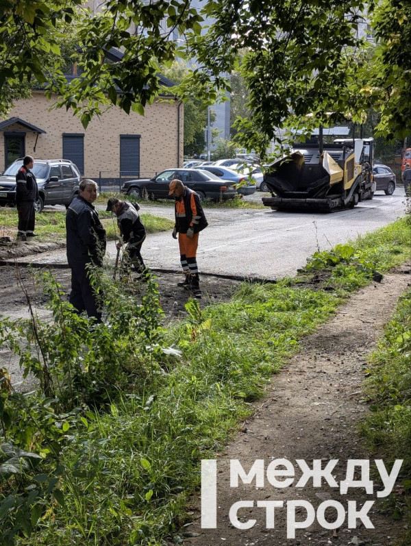 В Нижнем Тагиле начали закатывать в асфальт многострадальную брусчатку на улице Карла Либкнехта В Нижнем Тагиле начали закатывать в асфальт многострадальную брусчатку на улице Карла Либкнехта