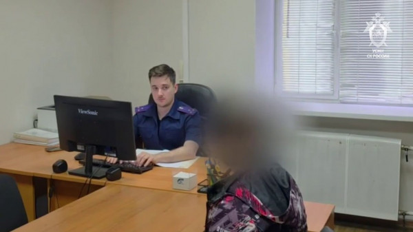 В Екатеринбурге 17-летнего подростка задержали после поджога двух полицейских машин В Екатеринбурге 17-летнего подростка задержали после поджога двух полицейских машин