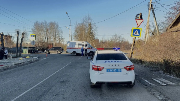 В Нижнем Тагиле грузовик насмерть сбил женщину на пешеходном переходе В Нижнем Тагиле грузовик насмерть сбил женщину на пешеходном переходе