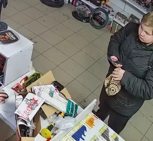 В Нижнем Тагиле полиция разыскивает подозреваемого в краже В Нижнем Тагиле полиция разыскивает подозреваемого в краже