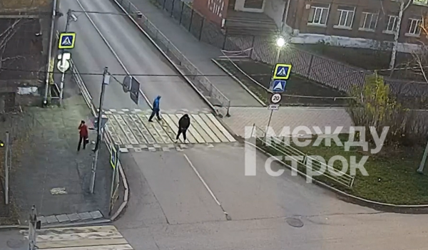 Не только в Брюсселе. В центре Нижнего Тагила «писающий мальчик» справил нужду прямо на пешеходном переходе (ВИДЕО) Не только в Брюсселе. В центре Нижнего Тагила «писающий мальчик» справил нужду прямо на пешеходном переходе (ВИДЕО)