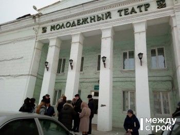 Медведев поручил Куйвашеву разобраться с Молодёжным театром в Нижнем Тагиле