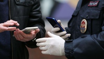Мэрия Москвы купит полицейским 10 тысяч смартфонов для проверки цифровых пропусков