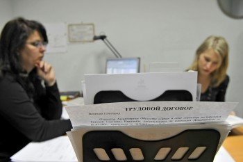 В Свердловской области больше половины компаний отправили людей в отпуск за свой счёт