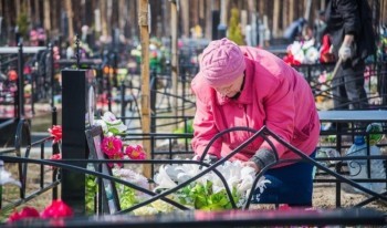 Мэр Нижнего Тагила Владислав Пинаев попросил жителей города не ходить на кладбища в Радоницу