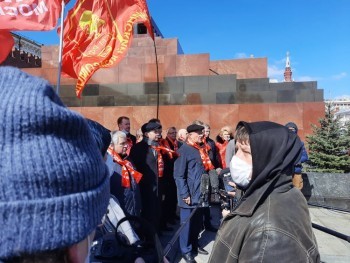В Москве прошла массовая акция коммунистов у Мавзолея Ленина