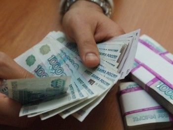 Мошенник обманул пенсионерку на 100 тысяч рублей