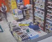 В Нижнем Тагиле пьяный мужчина с собачкой устроил скандал в алкомаркете, разбил ящик пива и угрожал продавцам (ВИДЕО)