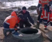 В Нижнем Тагиле слесари «Водоканала-НТ» из колодца достали ковёр (ВИДЕО)