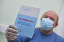 В Госдуме выступили за введение в России COVID-паспортов
