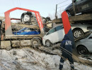 На трассе под Нижним Тагилом автовоз с восемью автомобилями улетел в кювет