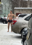 В Нижнем Тагиле неадекватный мужчина в одних трусах бегал возле школы