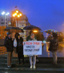 В Екатеринбурге местная жительница отсудила у полиции компенсацию за незаконное задержание на пикете