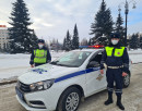 Дорожные полицейские из Нижнего Тагила вытащили съехавший на трассе в кювет автобус с пассажирами