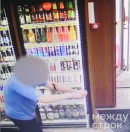 В Нижнем Тагиле мужчина вскрыл себе вены «розочкой» в магазине «Красное & Белое», чтобы попасть в психушку (ВИДЕО) В Нижнем Тагиле мужчина вскрыл себе вены «розочкой» в магазине «Красное & Белое», чтобы попасть в психушку (ВИДЕО)