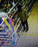 Полиция Нижнего Тагила разыскивает магазинного воришку (ВИДЕО)