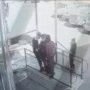 В Нижнем Тагиле подростки помочились на здание общества инвалидов, а после избили прохожего