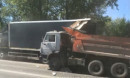 В Нижнем Тагиле на Восточном шоссе КамАЗ врезался в фуру (ВИДЕО)