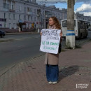 В Нижнем Тагиле зоозащитница вышла на одиночный пикет против контактных зоопарков