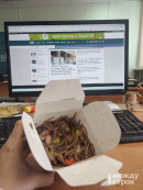 МС на обеде. Липкая лапша и много имбиря от ресторана доставки «Дайте две» 